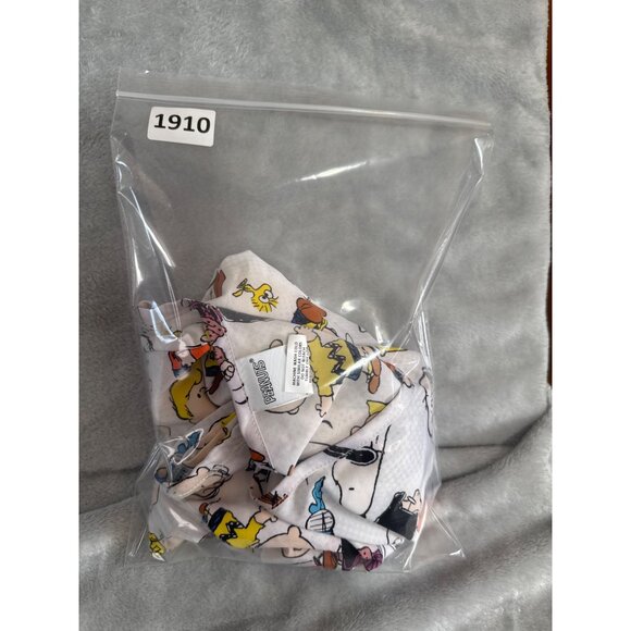 Peanuts Womens XL Scrub Top With Snoopy & Friends Print - Picture 12 of 13